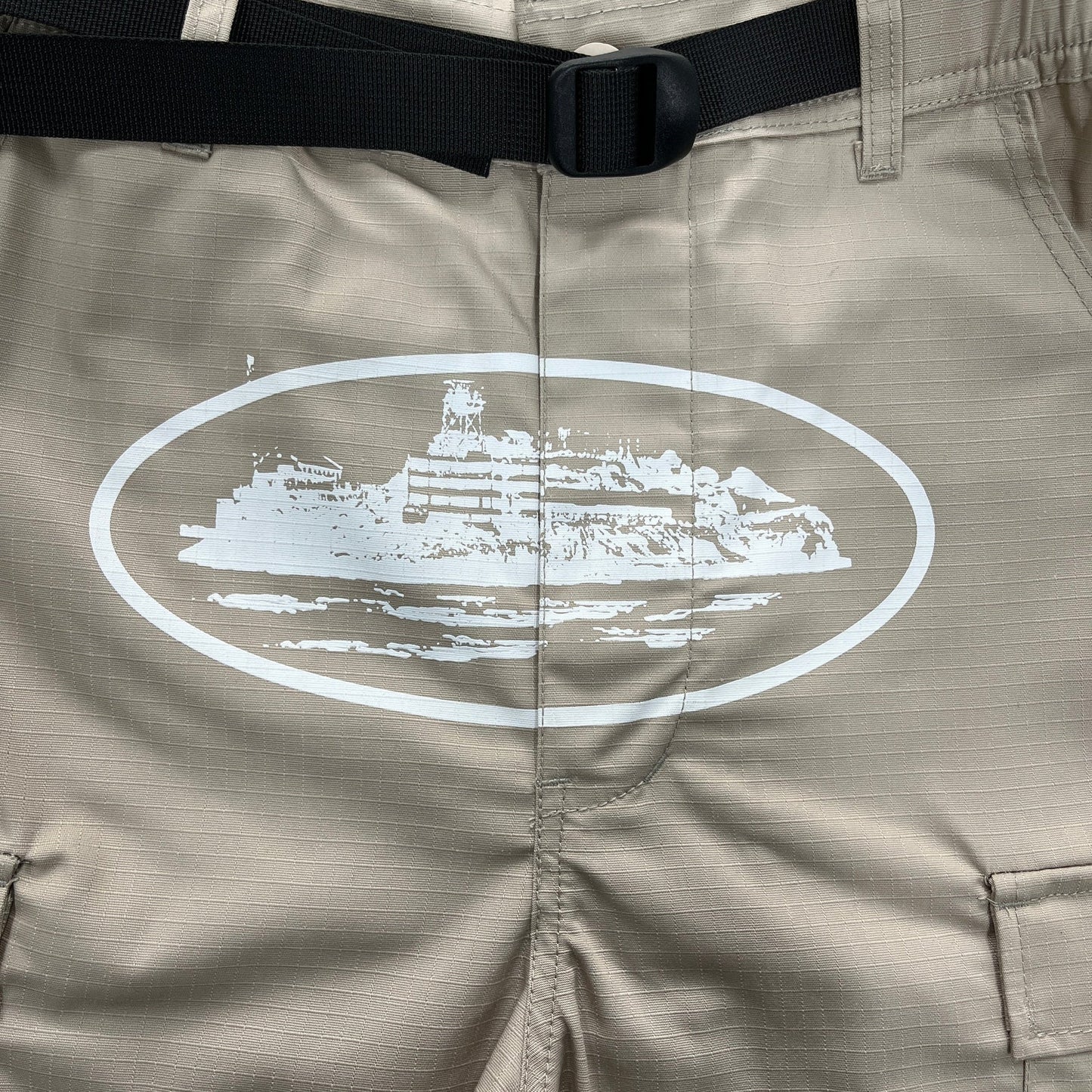 "alcatraz" cargo shorts beige