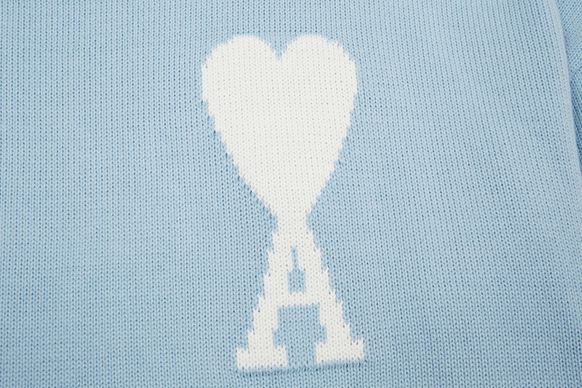 "HEART" - SWEATER BABYBLUE